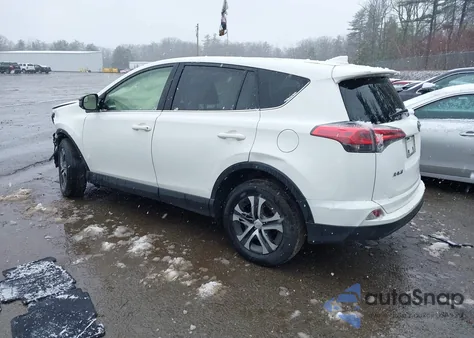 2017 Toyota Rav4 Le z USA, uszkodzony, nr VIN JTMBFREV6HJ170417